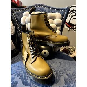 Dr Martens Olive Green 1460 Bex size 8/EU 39 NWT